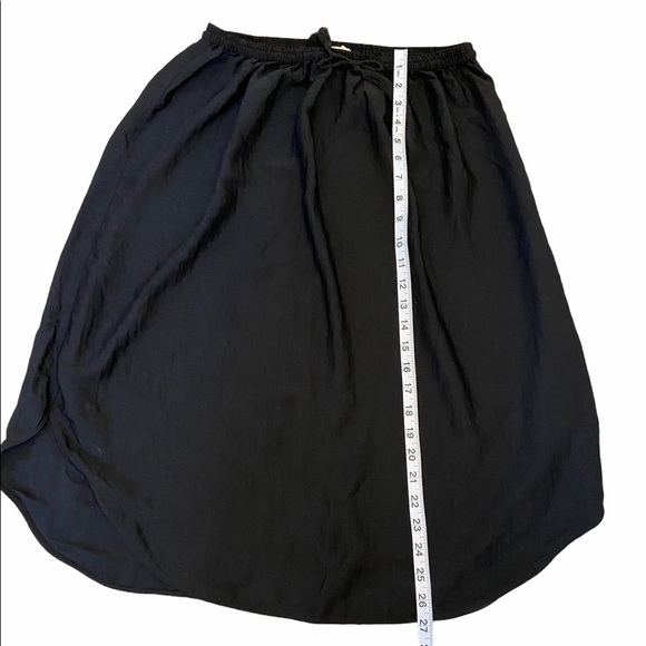 H&M Black Light Weight Drawstring Mid Length Skirt - Picture 7 of 7